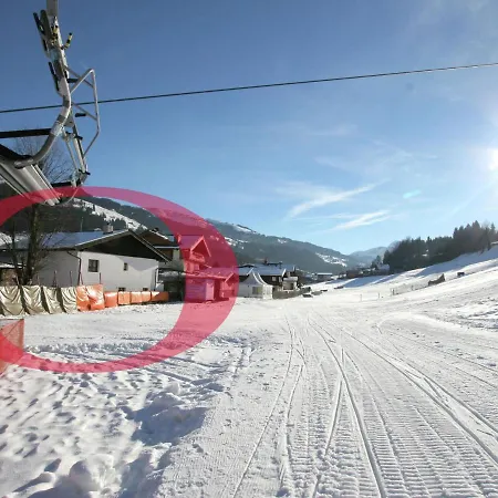 Spacious Chalet In Kirchberg With Mountain View 木屋 *