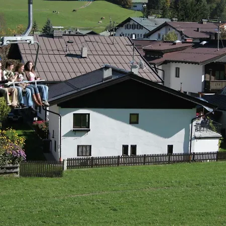 Dağ evi Spacious Chalet In Kirchberg With Mountain View *