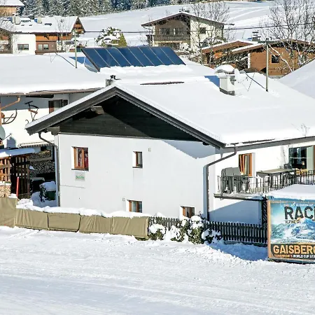 Spacious Chalet In Kirchberg With Mountain View 木屋