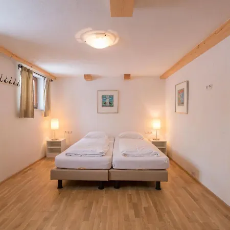 Spacious Chalet In Kirchberg With Mountain View 木屋 *