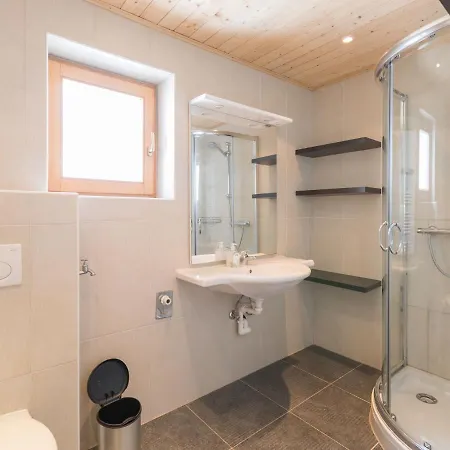 Spacious Chalet In Kirchberg With Mountain View 木屋 *