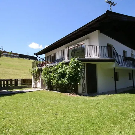 Spacious Chalet In Kirchberg With Mountain View 木屋 *